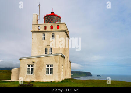 Leuchtturm von Dyrholaey, Vik, Island Stockfoto
