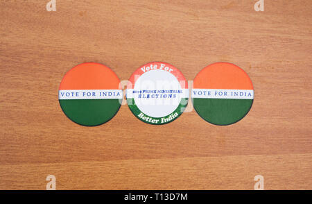 Konzept der indische Wahlkommission, Aufkleber Abstimmung für bessere Indien auf Tisch Stockfoto