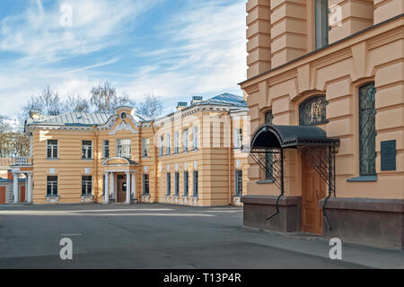 Blick auf den Innenhof der Dreifaltigkeit Kathedrale der Alexander-Newski-Kloster in St. Petersburg. Stockfoto