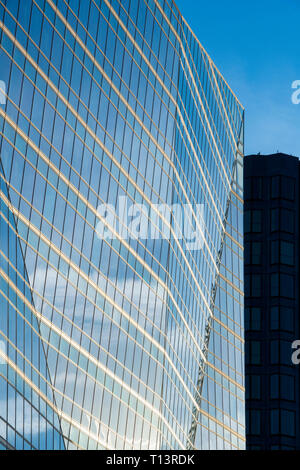 62 Buckingham Gate office Windows abstrakt. London, England Stockfoto