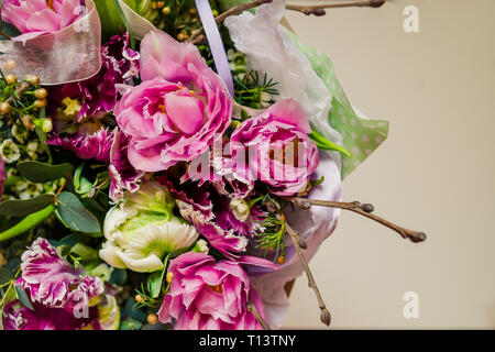 Wunderschöne lila Doppel Spät blühenden tulip Tulip, Pfingstrose, Gattung tulipa Hybrid Art. stilvollem Blüten-Blätter-Grußkarte. Danke, Mama. Wedding Bouquet Stockfoto