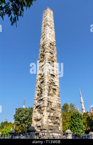 Die Ummauerte Obelisk, Konstantin Obelisk oder Mauerwerk Obelisk befindet sich in der Nähe der Schlangensäule an der südlichen Seite des Hippodrom von Constanti gelegen Stockfoto