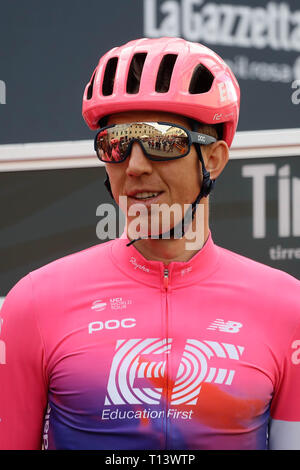 Mailand, Italien. 22 Mär, 2019. Sep Vanmarcke von EF Education First während der Mailand San Remo 2019,110. Edition, Präsentation des Teams am 23. März 2019 in Mailand, Italien - Foto Laurent Lairys/MAXPPP Credit: Laurent Lairys/Agence Locevaphotos/Alamy leben Nachrichten Stockfoto