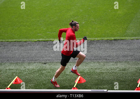 Cardiff, Großbritannien. 23 Mär, 2019. Gareth Bale von Wales Wales Fußball-Gruppe während der Ausbildung an der Cardiff City Stadium in Cardiff, South Wales am Samstag, 23. März 2019. Das Team bereitet sich auf die UEFA Euro 2020 quailfier gegen die Slowakei morgen. pic von Andrew Obstgarten/Alamy leben Nachrichten Stockfoto