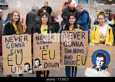 Hunderttausende von Menschen versammeln sich in London die "Legen Sie die Menschen im März die Anrufe für einen Menschen zu machen. Nachrichten Stockfoto