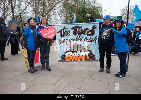 Hunderttausende von Menschen versammeln sich in London die "Legen Sie die Menschen im März die Anrufe für einen Menschen zu machen. Nachrichten Stockfoto