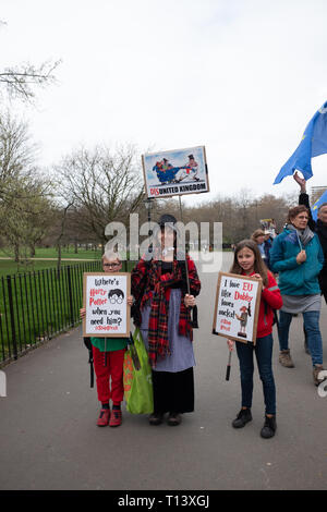 Hunderttausende von Menschen versammeln sich in London die "Legen Sie die Menschen im März die Anrufe für einen Menschen zu machen. Nachrichten Stockfoto