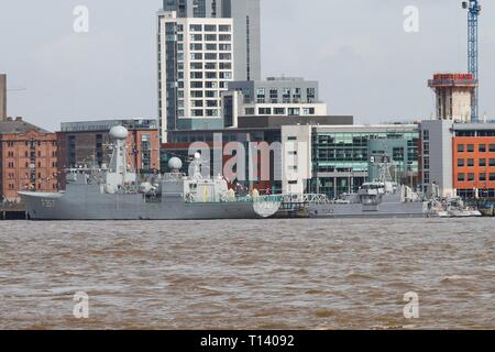 Wirral, Merseyside, UK. 23 Mär, 2019. HDMS Thetis und norwegische Schiff der Marine Hinnøy Liegeplatz an der Liverpool Cruise Terminal vor einer NATO-Übung Credit: IAN Fairbrother/Alamy leben Nachrichten Stockfoto