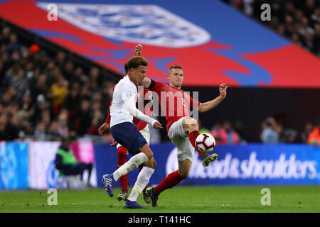 Dele Alli von England und Pavel Kaderabek der Tschechischen Republik - England v Tschechische Republik, UEFA Euro 2020 Qualifikation - Gruppe A, Wembley Stadion, London - 22. März 2019 Editorial nur verwenden Stockfoto