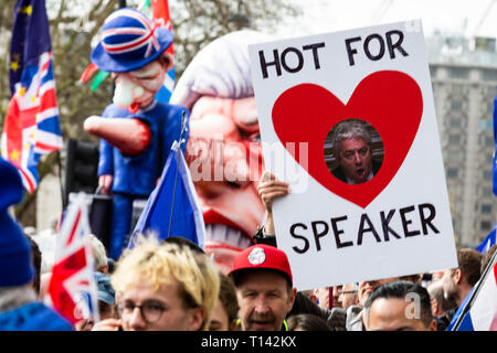 London, Großbritannien. 23 Mär, 2019. Liebe zu John Bercow, der Sprecher des Unterhauses. Bleiben Unterstützer und Demonstranten nehmen an einem März Brexit in Central London zu stoppen, die Stimme eines Menschen. Credit: Lebendige Bilder/Alamy leben Nachrichten Stockfoto