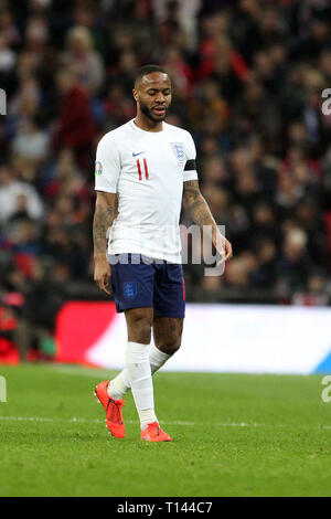 London, Großbritannien. 22 Mär, 2019. Raheem Sterling von England während der UEFA EURO 2020 Qualifikation Gruppe ein Match zwischen England und der Tschechischen Republik im März im Wembley Stadion in London, England 22 2019. (Foto von Mick Kearns/phcimages.com) Credit: PHC Images/Alamy leben Nachrichten Stockfoto