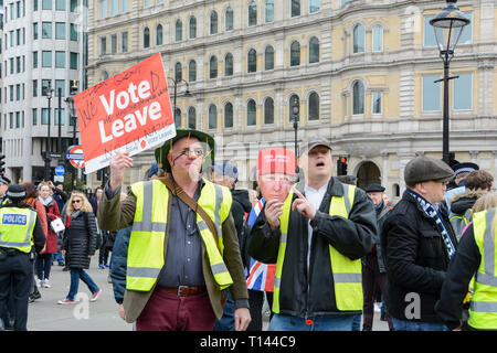 London, England, Großbritannien. 23. März 2019 Pro-Brexit Vote Abreise Gegendemonstration am Trafalgar Square, London, England, Großbritannien Stockfoto