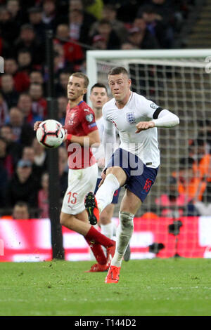 London, Großbritannien. 22 Mär, 2019. Ross Barkley von England mit der Kugel während der UEFA EURO 2020 Qualifikation Gruppe ein Match zwischen England und der Tschechischen Republik im März im Wembley Stadion in London, England 22 2019. (Foto von Mick Kearns/phcimages.com) Credit: PHC Images/Alamy leben Nachrichten Stockfoto