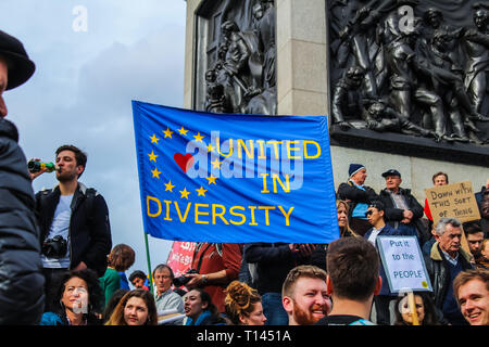 London, Großbritannien. 23 Mär, 2019. Die Abstimmung März, Aktivisten und Demonstranten teil in einem März dem Parlament, protestieren gegen Großbritannien die EU verlassen wollen, ein zweites Referendum, und für das Land in der Europäischen Union zu bleiben. Stockfoto