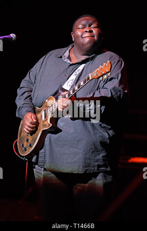 Fort Lauderdale, FL, USA. 22 Mär, 2019. Christone' Kingfish" Ingram führt an der Broward Center am 22. März 2019 in Fort Lauderdale, Florida. Quelle: MPI04/Medien Punch/Alamy leben Nachrichten Stockfoto