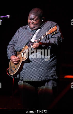 Fort Lauderdale, FL, USA. 22 Mär, 2019. Christone' Kingfish" Ingram führt an der Broward Center am 22. März 2019 in Fort Lauderdale, Florida. Quelle: MPI04/Medien Punch/Alamy leben Nachrichten Stockfoto