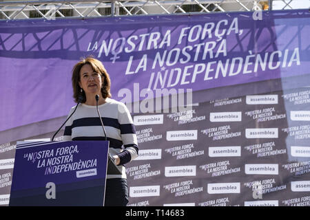 Barcelona, Katalonien, Spanien. 23 Mär, 2019. Elisenda Paluzie, Präsident der Assemblea Catalana ist gesehen eine Rede während der Veranstaltung rief von Crida ein les Dones republicanes (Aufruf an die Republikaner von Frauen) über 300 Leute haben die Akte in Gedenken an die independantistas Frauen, die Haftstrafen, Repressalien dienen oder im Exil besucht. Credit: Paco Freire/SOPA Images/ZUMA Draht/Alamy leben Nachrichten Stockfoto