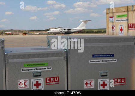 Madrid, Spanien. 23 Mär, 2019. Das Flugzeug, dass Transporte humanitärer Hilfe für Mosambik. Credit: Jesus Hellin/ZUMA Draht/Alamy leben Nachrichten Stockfoto