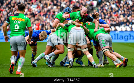 London, Großbritannien. 23. März, 2019. Harlequins Rugby vorwärts fahren während der Aviva Premiership Übereinstimmung zwischen Sarazenen und harlekine an der London Stadium, Queen Elizabeth Olympic Park, London, England am 23. März 2019. Foto von Phil Hutchinson. Nur die redaktionelle Nutzung, eine Lizenz für die gewerbliche Nutzung erforderlich. Keine Verwendung in Wetten, Spiele oder einer einzelnen Verein/Liga/player Publikationen. Credit: UK Sport Pics Ltd/Alamy leben Nachrichten Stockfoto