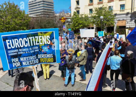 Madrid, Spanien. 23 Mär, 2019. Die britische Gemeinschaft in Spanien konzentriert sich zugunsten eines anderen Referendum über Brexit in der Plaza de Colón" in Verteidigung der Rechte der fünf Millionen Europäer im Vereinigten Königreich und Briten in der Europäischen Union und zu einem zweiten Referendum über den Austritt Großbritanniens aus der EU verlangen. Credit: Jesús Hellin/Alamy leben Nachrichten Stockfoto