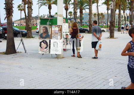 La Pineda, Spanien - August 06, 2018: La Pineda ist einer der größten touristischen Städte in Spanien. In der Tag Leuchten in der Stadt. Stockfoto