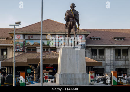 22-03-2019-Statue von Mahatma Gandhi, in der Nähe der Bahnhof von Pune Pune, Maharashtra INDIEN Stockfoto