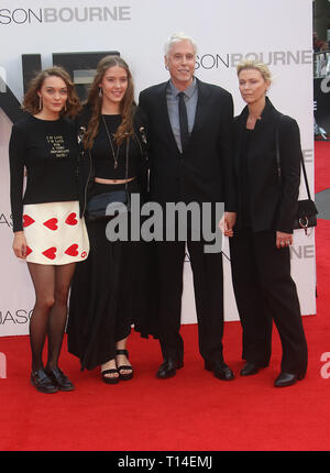 Apr 11, 2016 - London, England, UK-'Jason Bourne' Europäische Premiere, Odeon Leicester Square - Roter Teppich Ankünfte Foto zeigt: Christopher Rouse und Stockfoto