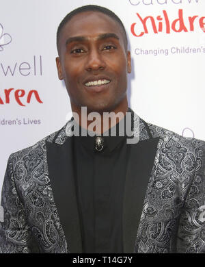 Jun 22, 2016 - London, England, UK-2016 Caudwell Butterfly Ball, die Grosvenor House Hotel - Roter Teppich Ankünfte Foto zeigt: Simon Webbe Stockfoto