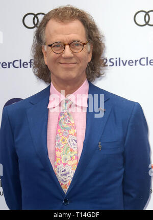 Apr 01, 2016 - London, England, UK-Nordoff Robbins O2 Silber Notenschlüssel Awards, Grosvenor House Hotel - Roter Teppich Ankünfte Foto zeigt: Andre Rieu Stockfoto