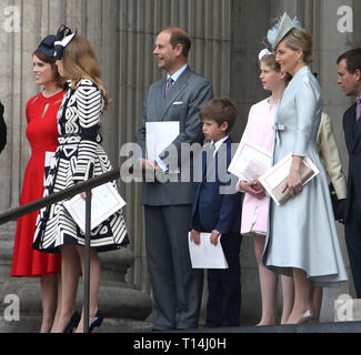 Jun 10, 2016 - London, England, UK-Queen's 90. Geburtstag Danksagung, die St Paul's Kathedrale Foto zeigt: Prinzessinnen Beatrice und Eugenie, Prinzessin Ed Stockfoto