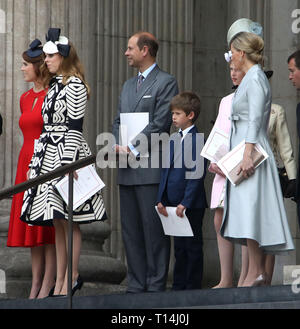 Jun 10, 2016 - London, England, UK-Queen's 90. Geburtstag Danksagung, die St Paul's Kathedrale Foto zeigt: Prinzessinnen Beatrice und Eugenie, Prinzessin Ed Stockfoto