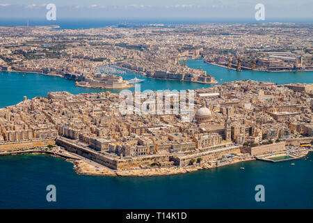 Malta Luftaufnahme. Valletta, die Hauptstadt von Malta, Grand Harbour, Senglea und Vittoriosa Il-Birgu oder Städte, Fort Ricasoli und Fort St. Elmo aus Abo Stockfoto