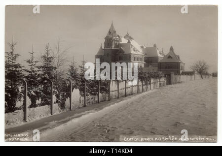 Haus der tschechischen Politiker Karel Kramář in Vysoké nad Jizerou, der Tschechoslowakei, der in der Tschechoslowakischen Ansichtskarte vor 1936 ausgestellten dargestellt. Das Haus wurde von russischen Architekten Wladimir Brandt wurde in den 1930er Jahren in der Heimatstadt von tschechischen Politiker Karel Kramář, der als der erste Ministerpräsident der Tschechoslowakei von 1918 bis 1919 diente. Mit freundlicher Genehmigung des Azoor Postkarte Sammlung. Stockfoto