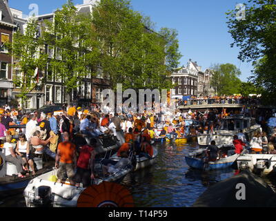 Koninginnedag (English) ist Nationalfeiertag Königinnentag in den Niederlanden, der jährlich am 30. April gefeiert wird. Eine diesem Tag feiern sterben Nied Stockfoto