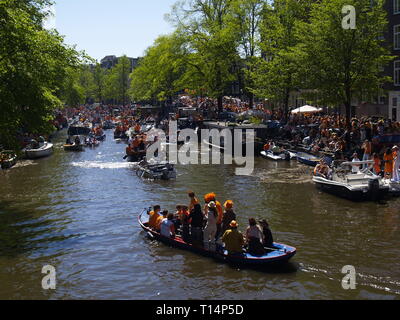 Koninginnedag (English) ist Nationalfeiertag Königinnentag in den Niederlanden, der jährlich am 30. April gefeiert wird. Eine diesem Tag feiern sterben Nied Stockfoto