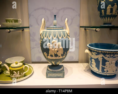 Die Sammlung von Josiah Wedgwood Jasperware's Factory in der Dame Hebel Art Gallery in Port Sunlight Village von William Hesketh Hebel angelegt wurden Stockfoto