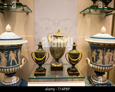 Die Sammlung von Josiah Wedgwood Jasperware's Factory in der Dame Hebel Art Gallery in Port Sunlight Village von William Hesketh Hebel angelegt wurden Stockfoto