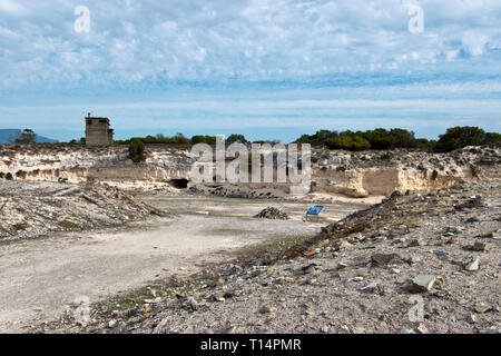 Der Steinbruch auf Robben Island, wo Nelson Mandela während seiner politischen Haft während der Apartheid, Cape Town, Südafrika gearbeitet. Stockfoto