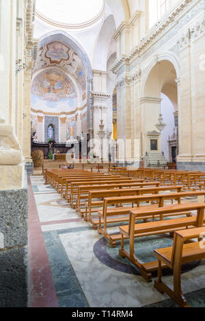 Die wichtigsten Gang und der Kuppel von Sant' Agata Kathedrale in Catania, Sizilien, Italien. Stockfoto