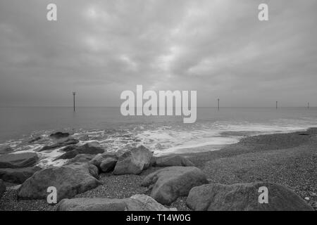 Ein langweiliges, aber milden Frühling Tag am Meer, Bognor Regis West Sussex, UK. Stockfoto