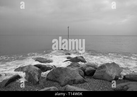 Ein langweiliges, aber milden Frühling Tag am Meer, Bognor Regis West Sussex, UK. Stockfoto
