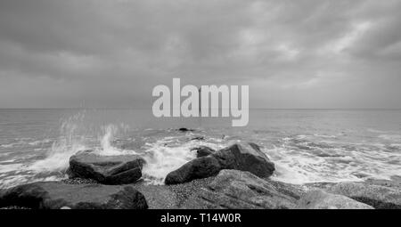 Ein langweiliges, aber milden Frühling Tag am Meer, Bognor Regis West Sussex, UK. Stockfoto