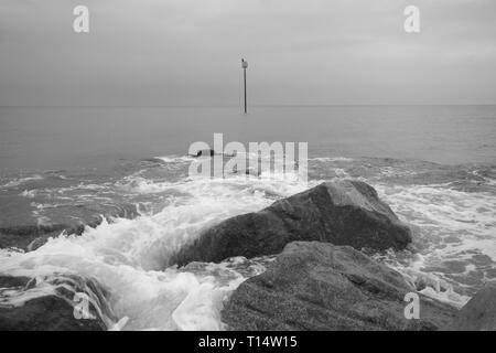 Ein langweiliges, aber milden Frühling Tag am Meer, Bognor Regis West Sussex, UK. Stockfoto