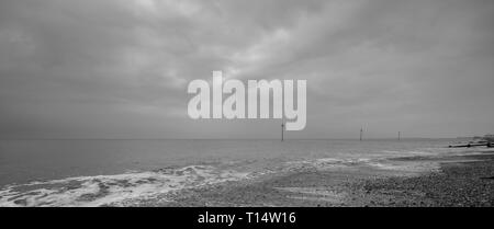 Ein langweiliges, aber milden Frühling Tag am Meer, Bognor Regis West Sussex, UK. Stockfoto