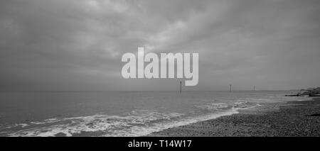 Ein langweiliges, aber milden Frühling Tag am Meer, Bognor Regis West Sussex, UK. Stockfoto