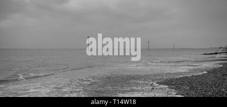 Ein langweiliges, aber milden Frühling Tag am Meer, Bognor Regis West Sussex, UK. Stockfoto
