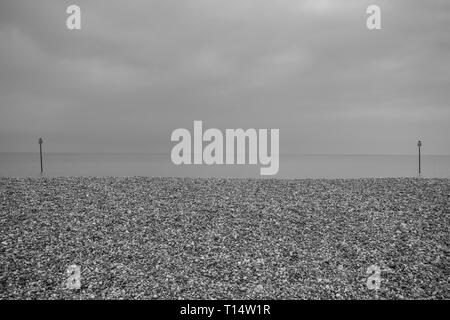 Ein langweiliges, aber milden Frühling Tag am Meer, Bognor Regis West Sussex, UK. Stockfoto