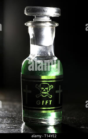 Jahrgang Deutsche Glas Flasche Gift Stockfoto