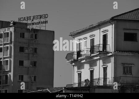 Famagusta (varosha) ist eine verlassene Zyprischen Stadt Famagusta. Vor der Türkischen Invasion 1974 von Zypern, war es die moderne touristische Gegend der Stadt. Stockfoto