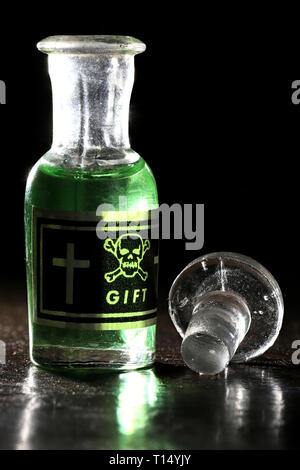 Jahrgang Deutsche Glas Flasche Gift Stockfoto